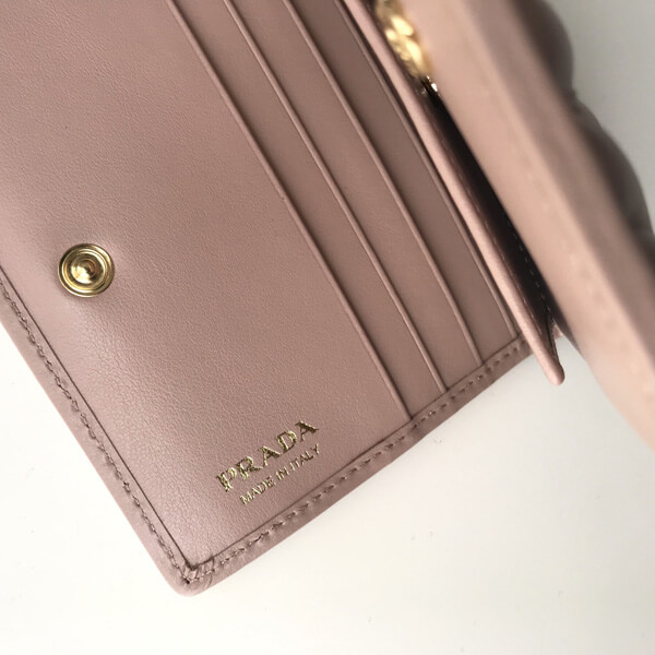 2019新作素敵《PRADA プラダスーパーコピー》ソフトカーフ コンパクト財布 CAMMEO